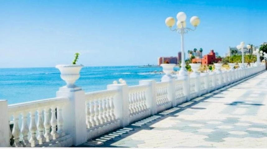 Precioso Apartamento Frente Al Mar Benalbeach Appartement Benalmádena Buitenkant foto